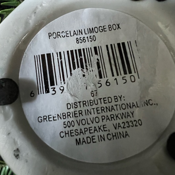 Greenbrier Porcelain Hinged Trinket Box, Snowman with Tree & Lantern. - Picture 9 of 12